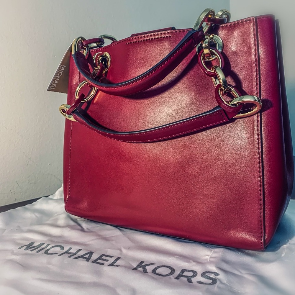 Gorgeous lipstick red Original Michael Kors bag-gold hardware